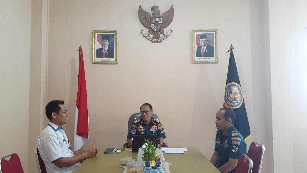 Bertempat di ruang kerja Kesyahbandaran dan Otoritas Pelabuhan Kelas II Jayapura telah dilaksanakan koordinasi program P4GN. Dalam koordinasi tersebut, Plt. Kabag Umum, Kasman ditemui Kepala Kesyahbandaran dan Otoritas Pelabuhan Kelas II Jayapura Agustinus, ST., M. T didampingi juga oleh Staf. Kasman menyampaikan maksud dan tujuan sinergitas program dalam rangka upaya P4GN. Dalam pertemuan tersebut, menyambut baik sinergitas dalam memberikan pencerahan serta deteksi dini narkotika. #warondrugs #indonesiabersinar #papuabersinar