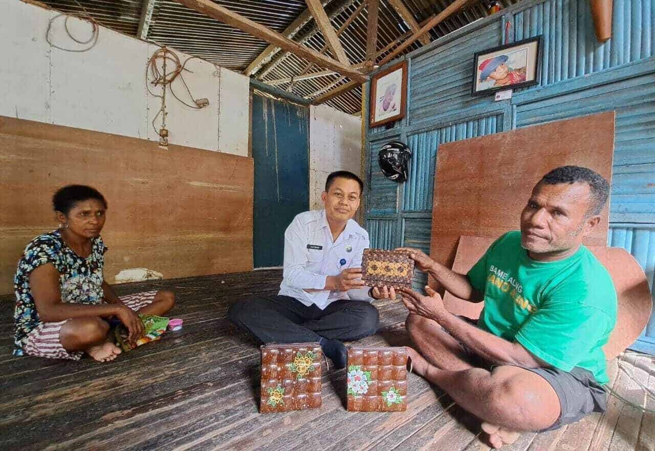 Audiensi BNNP Papua Dengan Warga Binaan Pada Kawasan Rawan Perkotaan di Kampung Skow Mabo Distrik Muaratami Kota Jayapura Audiensi BNNP Papua Dengan Warga Binaan Pada Kawasan Rawan Perkotaan di Kampung Skow Mabo Distrik Muaratami Kota Jayapura