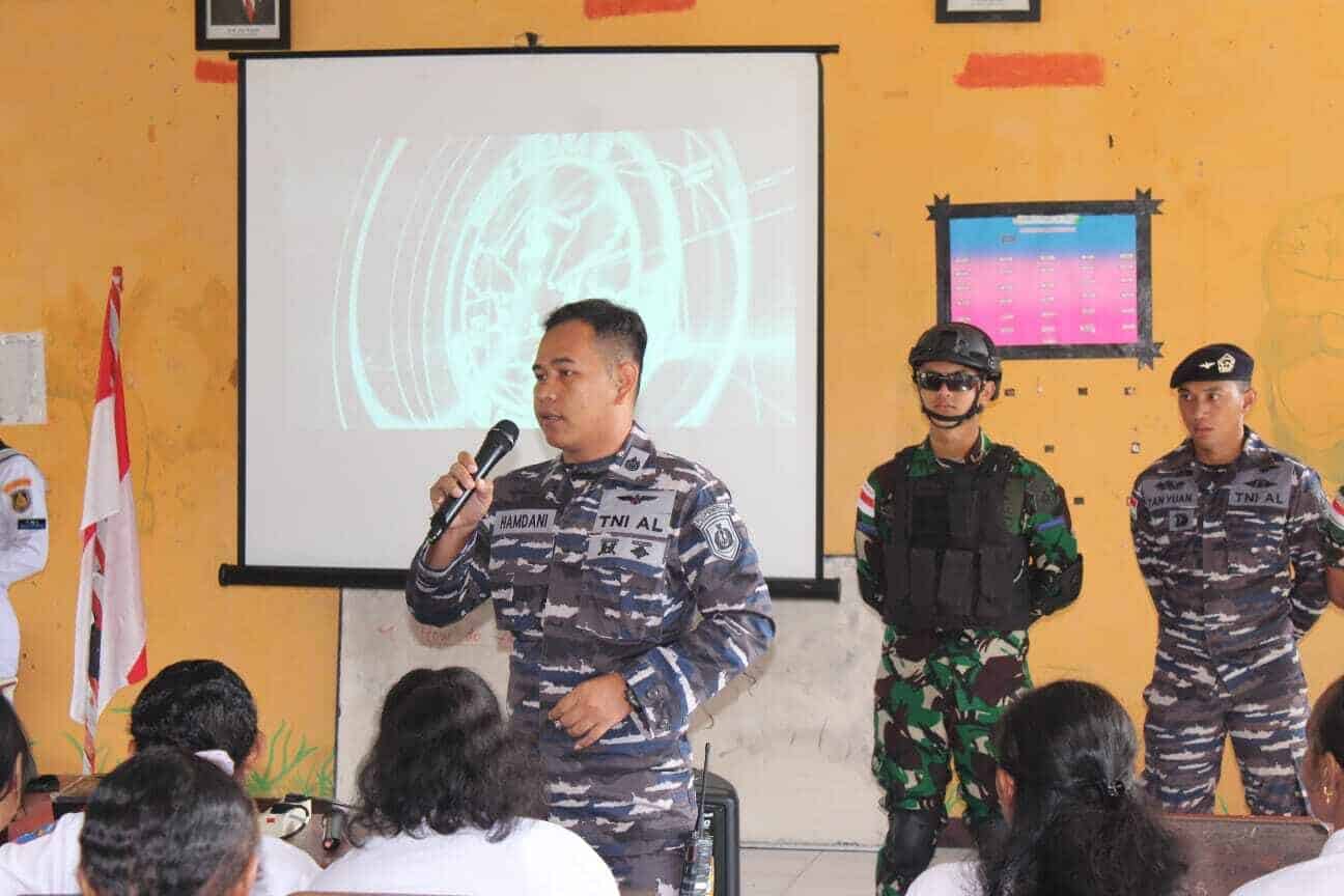 Sosialisasi Bahaya Narkoba di SMAN 3 Biak Oleh Pusat Penerbangan TNI Angkatan laut Wing Udara 3 Sosialisasi Bahaya Narkoba di SMAN 3 Biak