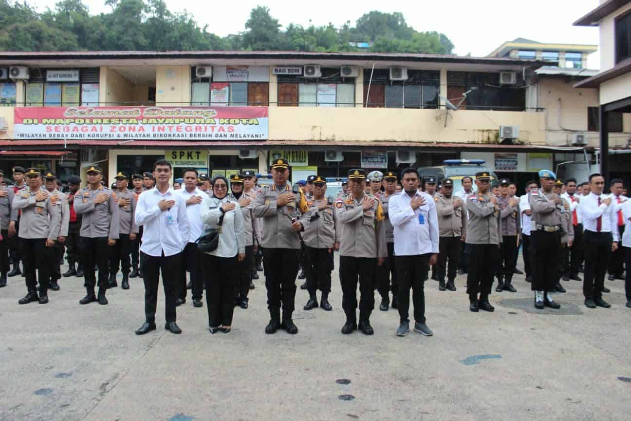 Tapping Video Gema War On Drugs, Menyanyikan Lagu Mars BNN "Anti Narkoba" di Polresta Kota Jayapura Tapping Video Gema War On Drugs, Menyanyikan Lagu Mars BNN “Anti Narkoba”