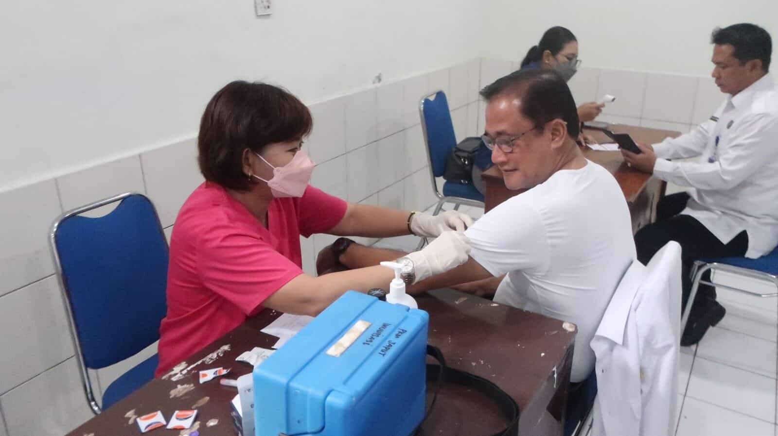 Cegah Covid-19 | Vaksinasi Booster Kedua Bagi Pegawai BNNP Papua Vaksinasi Booster Kedua Bagi Pegawai BNNP Papua