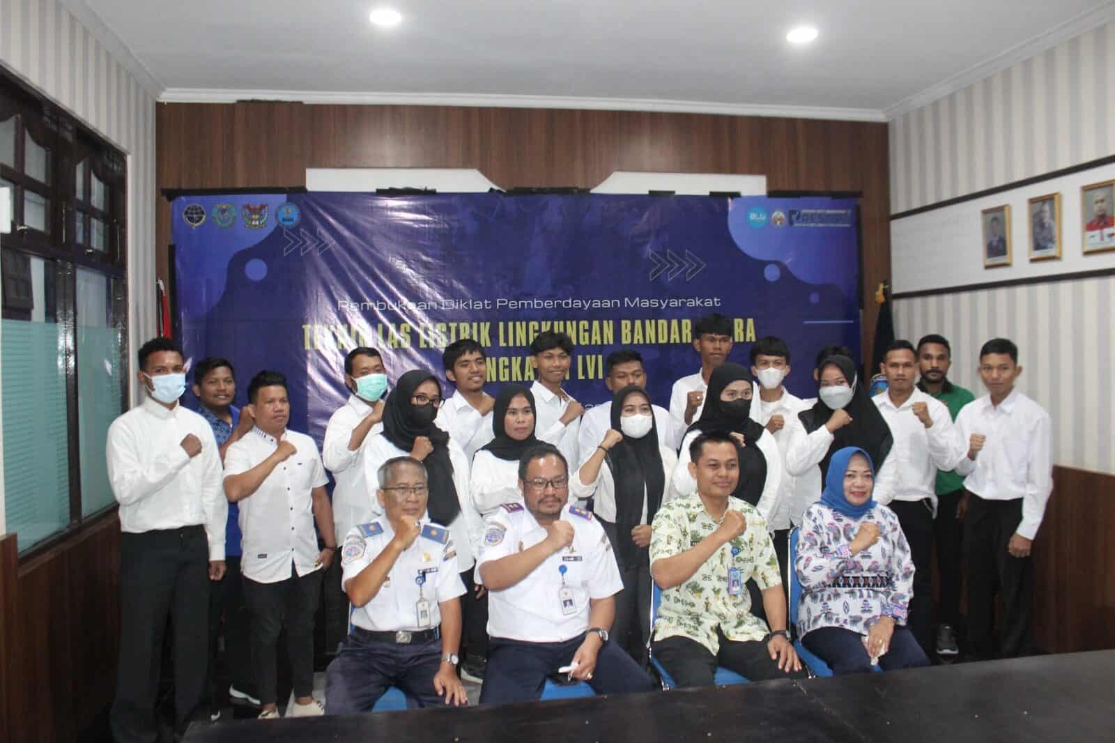 Pelaksanaan Diklat Pemberdayaan Masyarakat Teknik Las Listrik Lingkungan Bandara Angkatan LVI Pelaksanaan Diklat Pemberdayaan Masyarakat Teknik Las Listrik Lingkungan Bandara Angkatan LVI