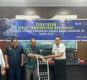 Penutupan Diklat Pemberdayaan Masyarakat Teknik Las Listrik Lingkungan Bandara Angkatan LVI