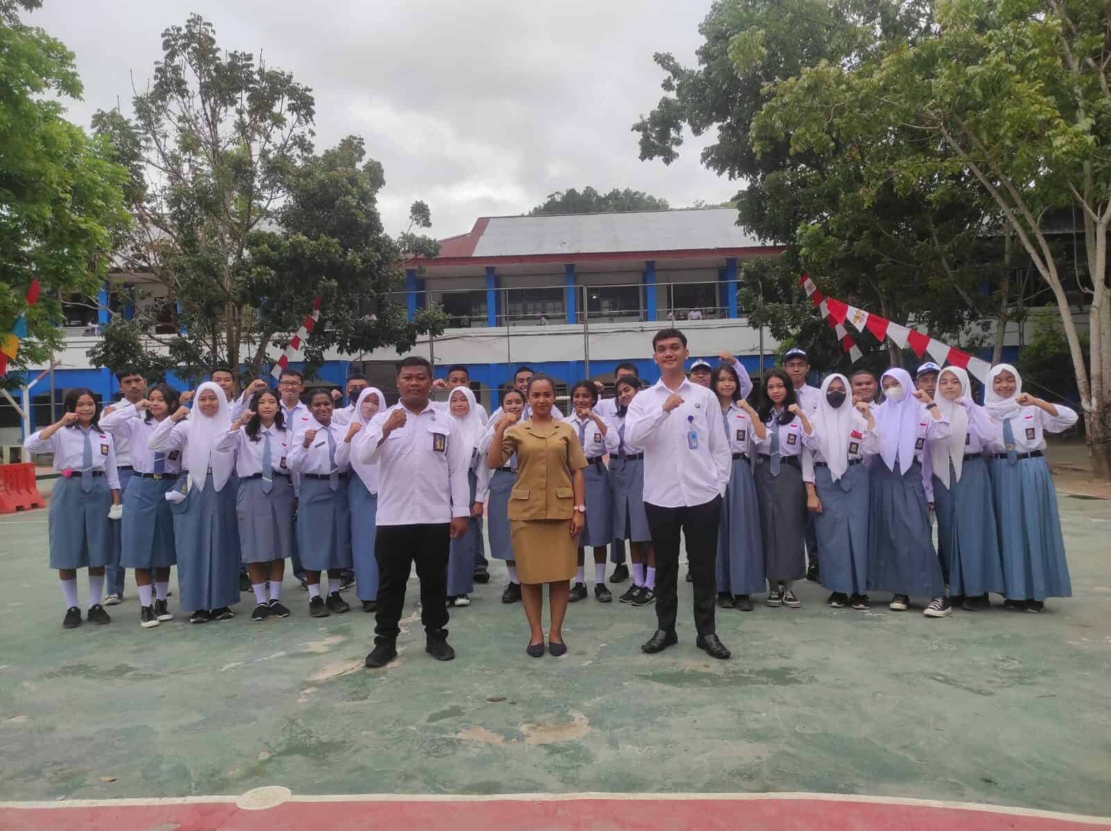 Tapping Video Gema War On Drugs, Menyanyikan Lagu Mars BNN “Anti Narkoba” di SMA N 4 Jayapura
