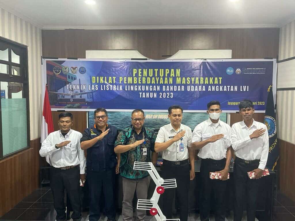 Penutupan Diklat Pemberdayaan Masyarakat Teknik Las Listrik Lingkungan Bandara Angkatan LVI Penutupan Diklat Pemberdayaan Masyarakat Teknik Las Listrik Lingkungan Bandara Angkatan LVI