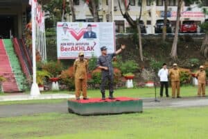 Penyerahan Penghargaan Kepada Pj Walikota dan OPD di Lingkungan Kota Jayapura Yang telah Berpartisipasi Dalam