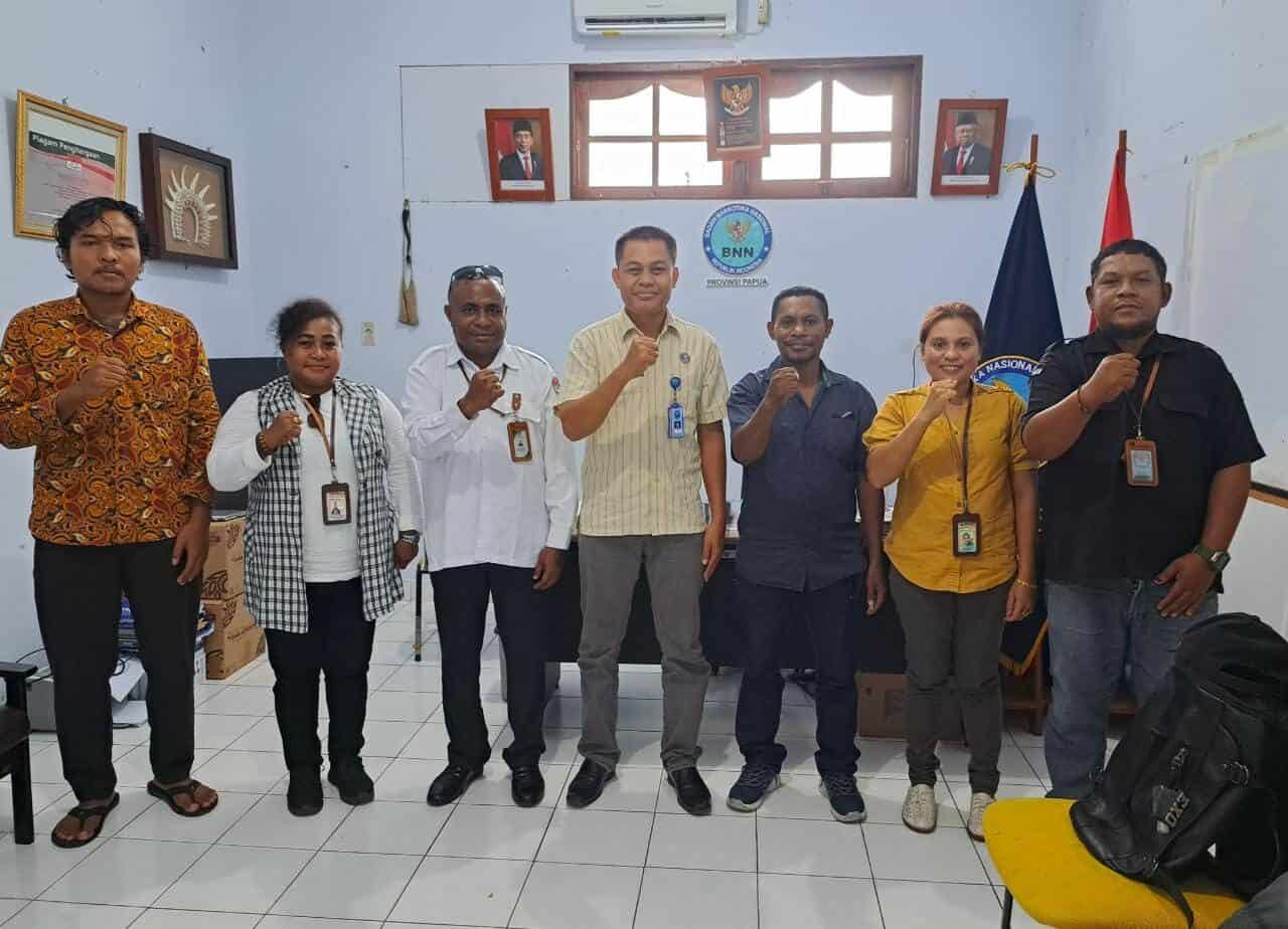 Audiensi KPU dan Bawaslu Kabupaten Waropen | Koordinasi dan Kerjasama Dalam Rangka Pelayanan Administrasi Kelengkapan Berkas Bakal Calon Anggota DPRD Kab. Waropen Pada Pemilu tahun 2024 Audiensi KPU dan Bawaslu Kab. Waropen