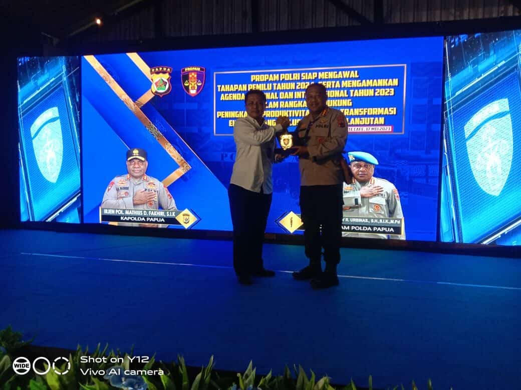 Siap Kawal Tahapan Pemilu Tahun 2024 | Kabid Pemberantasan BNNP Papua Memberikan Paparan Assesment Anggota Polri Terkait Penyalagunaan Narkotika Siap Kawal Tahapan Pemilu Tahun 2024 | Kabid Pemberantasan BNNP Papua Memberikan Paparan Assesment Anggota Polri Terkait Penyalagunaan Narkotika