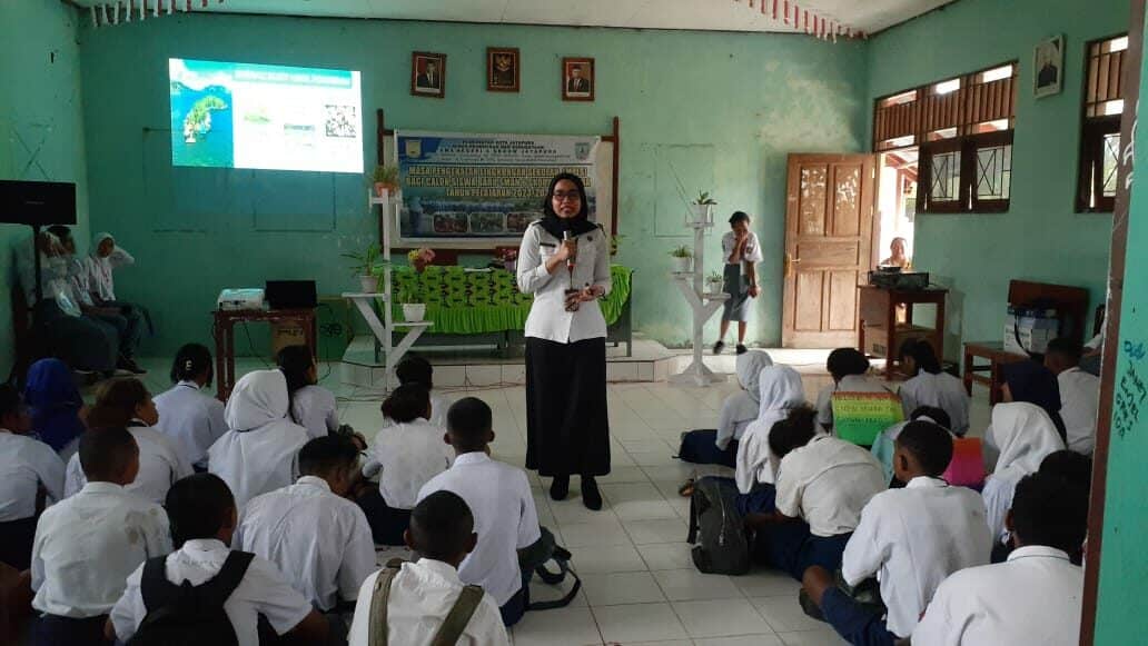 Diseminasi dan Informasi Melalui Penyuluhan pada kegiatan Masa Pengenalan Lingkungan Sekolah (MPLS) di SMA Negeri 6 Skouw Diseminasi dan Informasi Melalui Penyuluhan pada kegiatan Masa Pengenalan Lingkungan Sekolah (MPLS) di