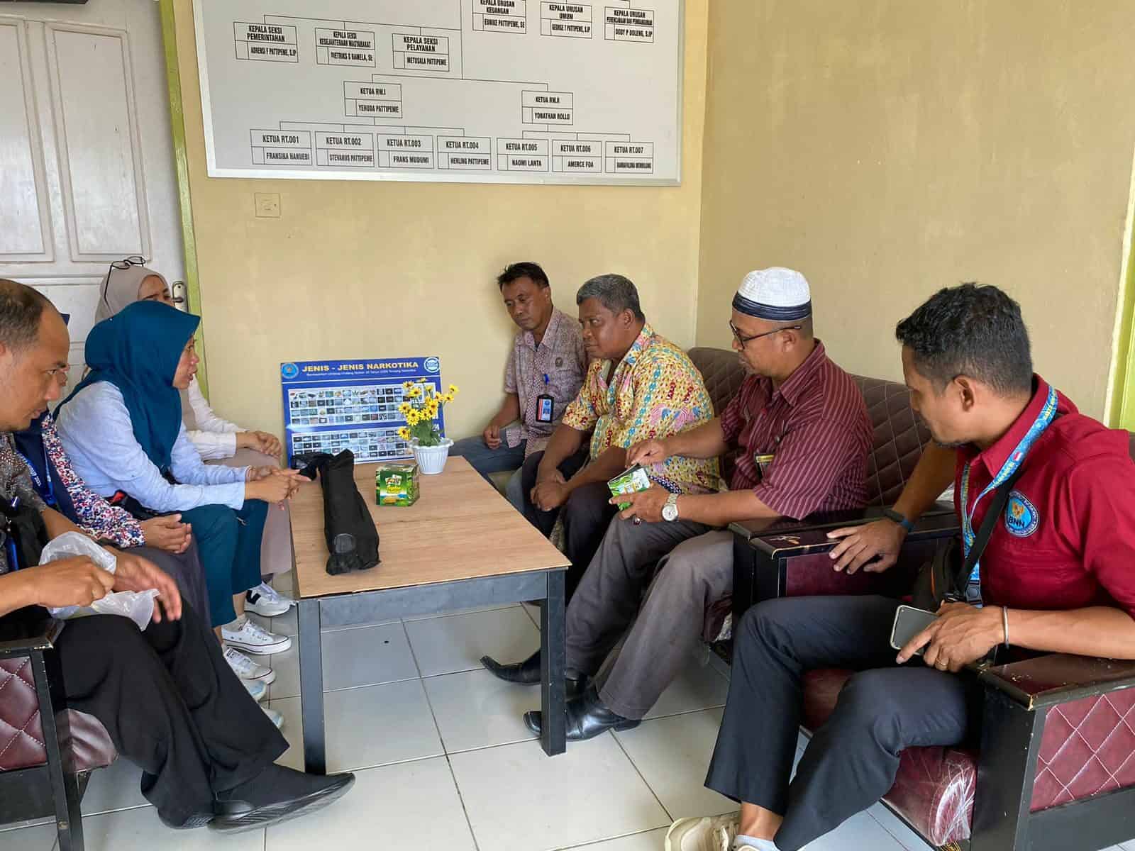 Fasilitasi dan Asistensi Pelaksanaan Program Ketahanan Keluarga Anti Narkoba Berbasis Sumber Daya Pembangunan Desa di kantor Kampung Skouw Sae Fasilitasi dan Asistensi Pelaksanaan Program Ketahanan Keluarga Anti Narkoba Berbasis Sumber Daya Pembangunan Desa di kantor Kampung Skouw Sae