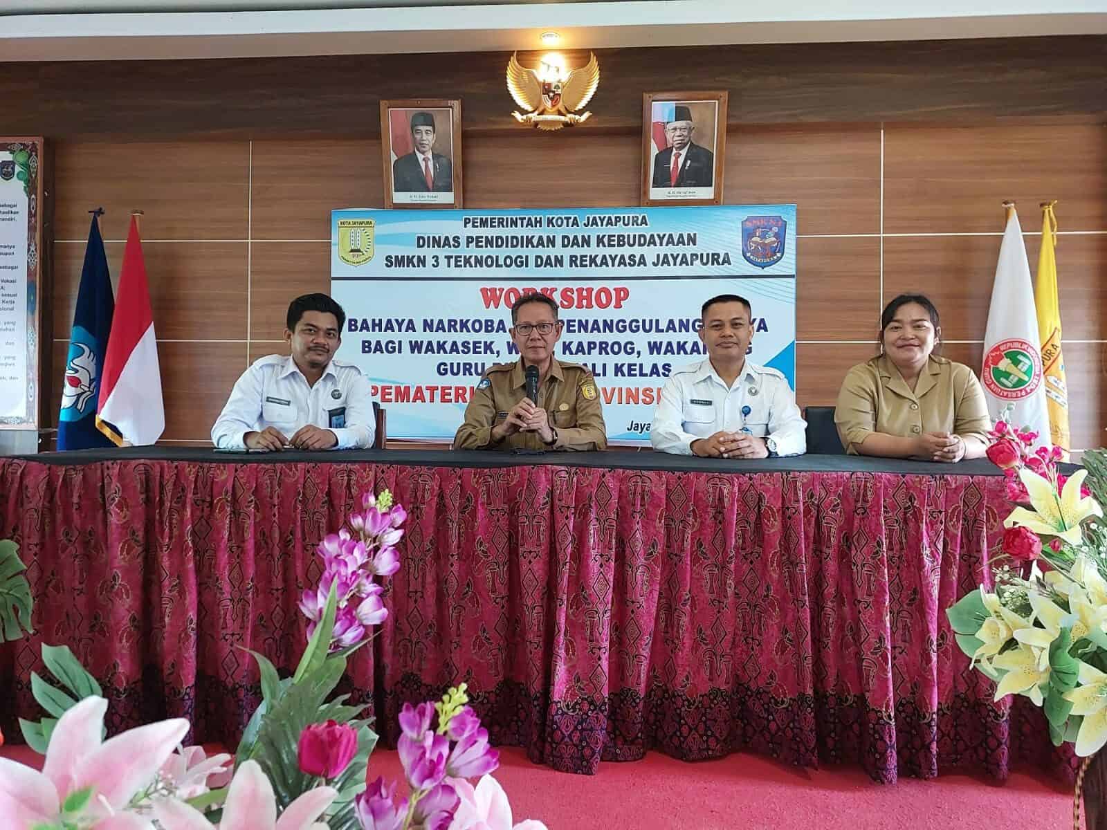 Sosialisasi Bahaya Narkoba dan Penanganannya bagi guru di SMK Negeri 3 Teknologi dan Rekayasa Jayapura.
