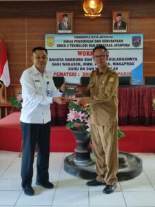Menjadi Narasumber P4GN pada Kegiatan Sosialisasi Bahaya Narkoba dan Penanganannya bagi guru di SMK Negeri 3 Teknologi dan Rekayasa Jayapura