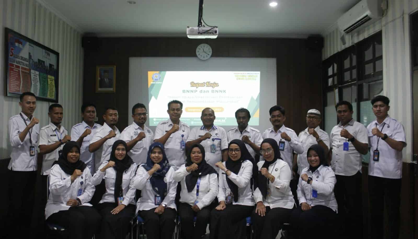 Rapat Kerja Teknis BNNP dan BNNK dalam Upaya Sinkronisasi Pelaksanaan Program Pemberdayaan Masyarakat Rapat Kerja Teknis BNNP dan BNNK dalam Upaya Sinkronisasi Pelaksanaan Program Pemberdayaan Masyarakat
