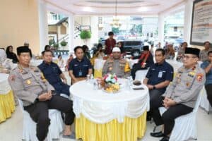 Safari Ramadan Kapolda Papua bersama Kepala BNN Provinsi Papua di Masjid Raya Kota Jayapura